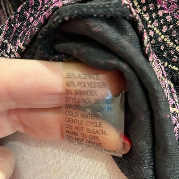 Peter Nygard LS Top-FREE W/Bundle Purchase - Picture 7 of 7